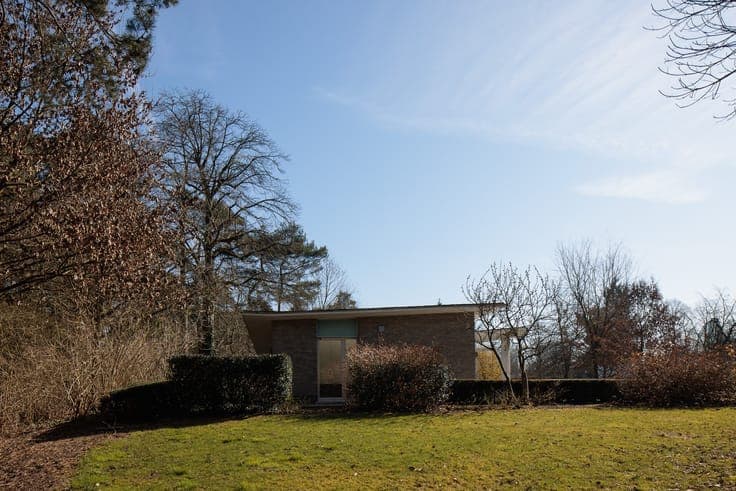 Architecturale woning op een perceel van ca. 3.992m2
