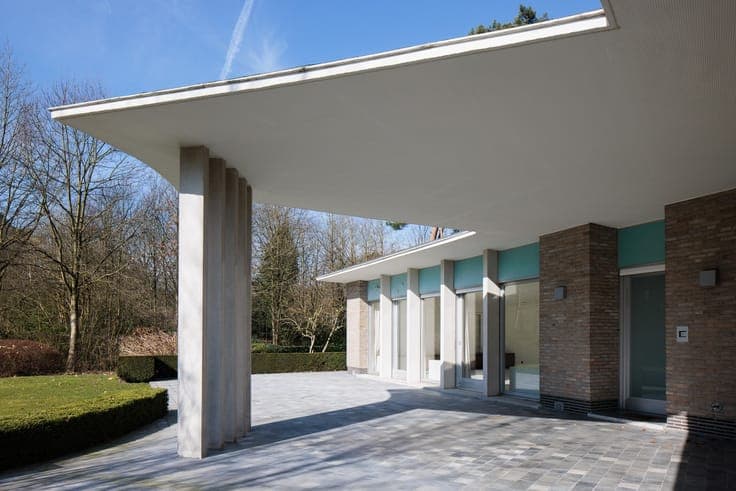 Architecturale woning op een perceel van ca. 3.992m2