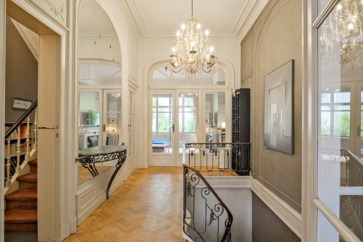 Louise/Bailli – Bourgeois house of ± 321 sqm + garden