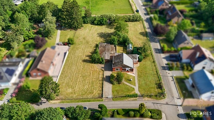 House on a spacious plot in a cul-de-sac