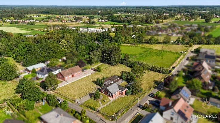 House on a spacious plot in a cul-de-sac