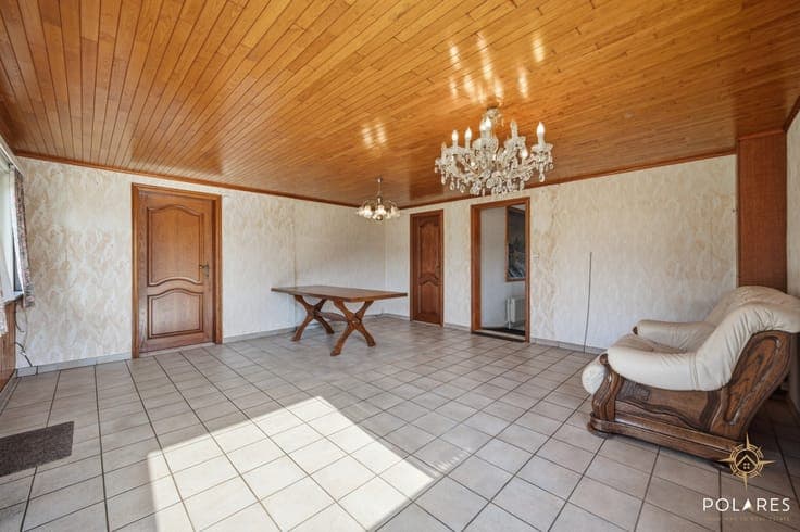 House on a spacious plot in a cul-de-sac