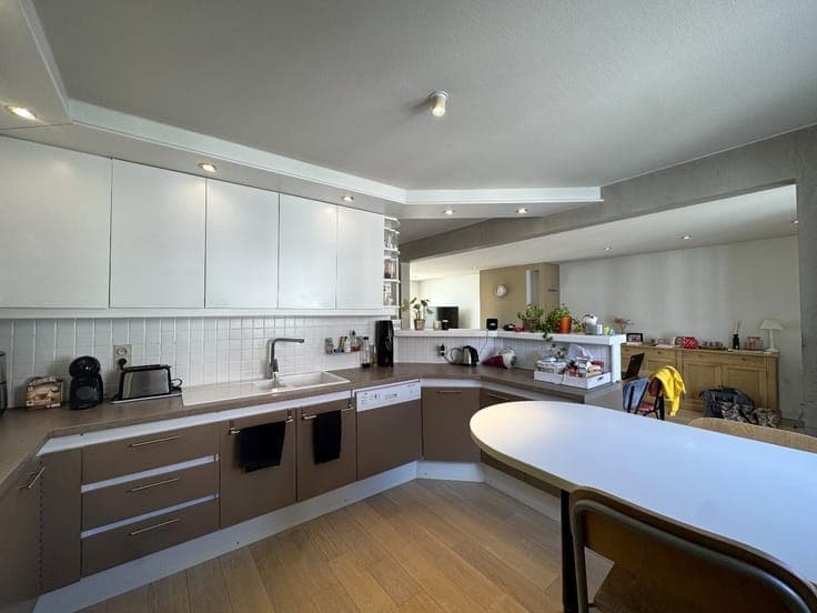 Spacious family home with sunny outdoor spaces in the villa