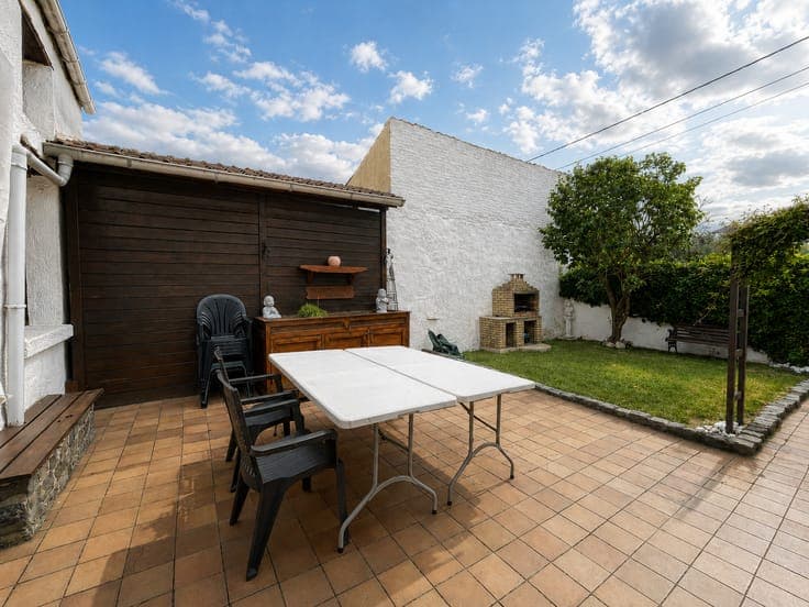 Charming 3-storey house with 4 bedrooms and a garden!