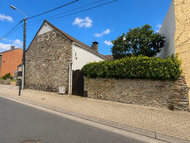 Charming 3-storey house with 4 bedrooms and a garden!