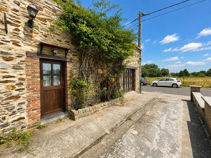 Charming 3-storey house with 4 bedrooms and a garden!
