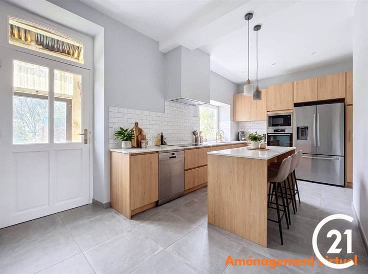 Maison 3 façades avec terrain de 27 ares au calme!
