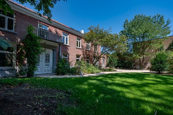 Exclusief gerenoveerd landhuis met authentieke kasteelall...