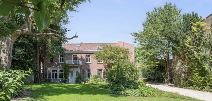 Exclusief gerenoveerd landhuis met authentieke kasteelall...