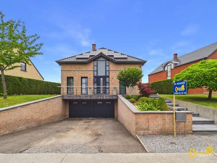 4-bedroom villa with double garage and garden