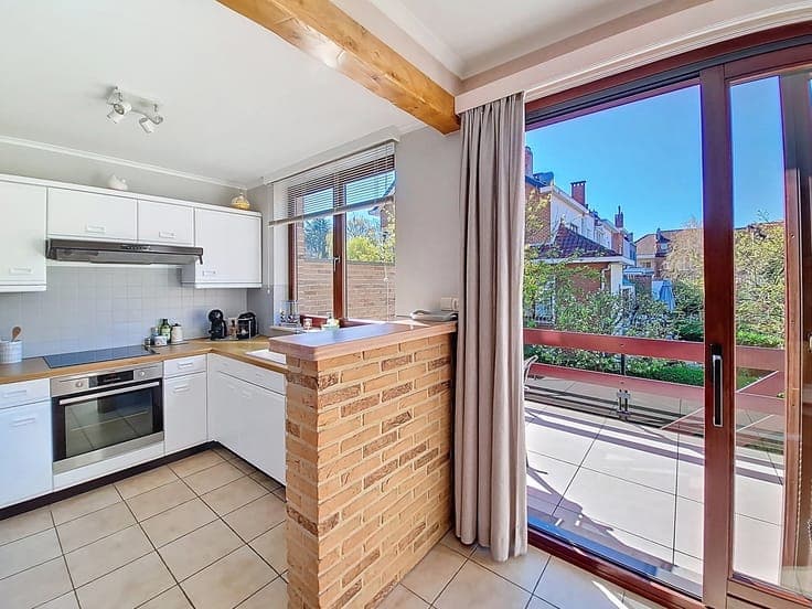 4-bed bel-étage with garden, south-facing terrace & garage