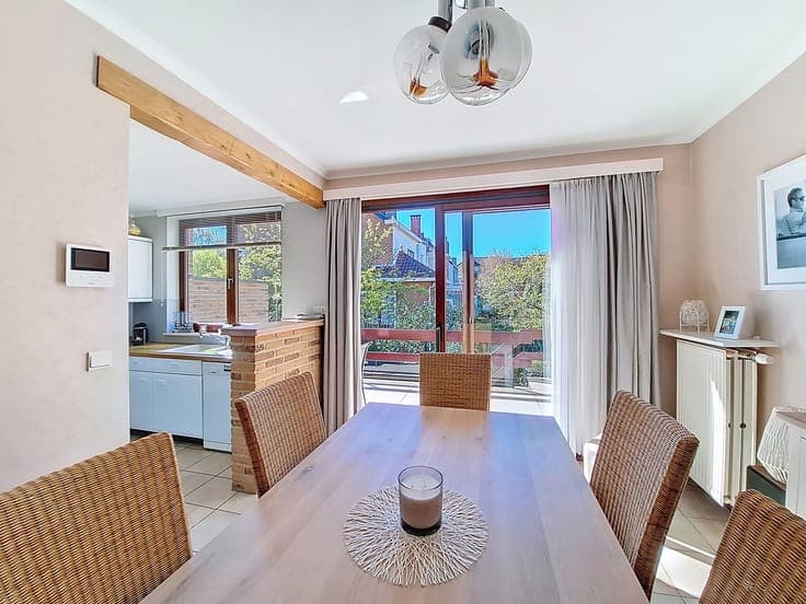 4-bed bel-étage with garden, south-facing terrace & garage
