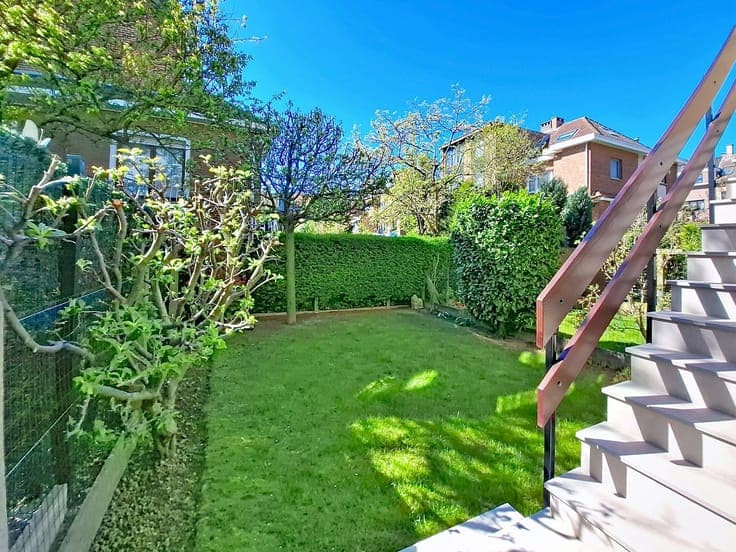 4-bed bel-étage with garden, south-facing terrace & garage