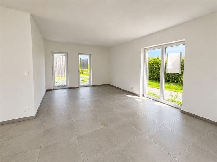 New house with breathtaking views and registration fees redu