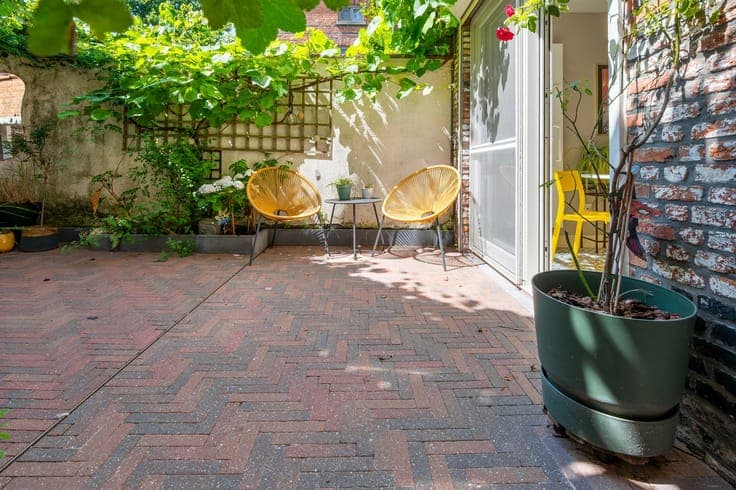 Ruime, gerenoveerde herenwoning.