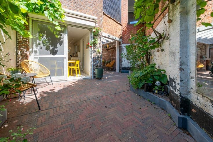 Ruime, gerenoveerde herenwoning.