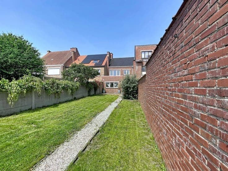 Spacious house with garden and garage in the centre of Ouden