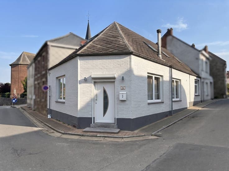 Jolie maison d’angle au centre du village