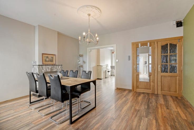 SOLIDE ENERGIEZUINIGE BURGERWONING MET 4 SLAAPKAMERS EN TUIN