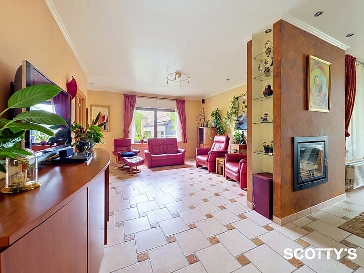 Energy-efficient villa: studio/practice, garden and garage
