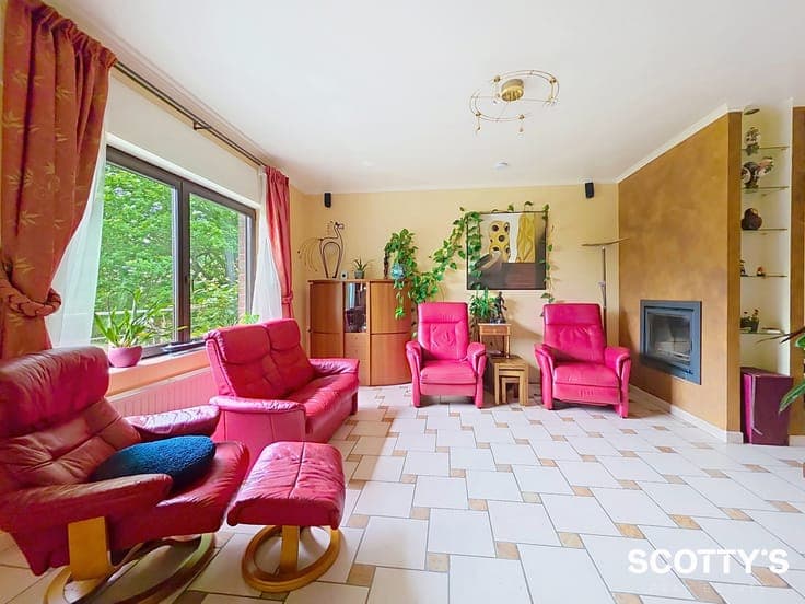 Energy-efficient villa: studio/practice, garden and garage