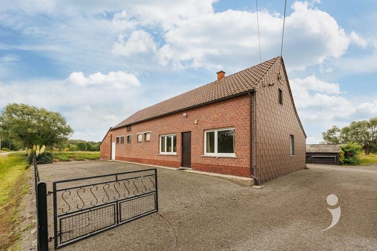Unieke te renoveren hoeve op perceel van 68a