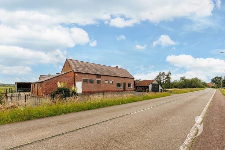 Unieke te renoveren hoeve op perceel van 68a