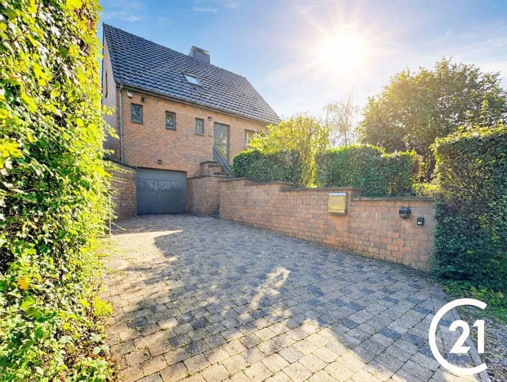 Detached house with a terrace, garden, and garage