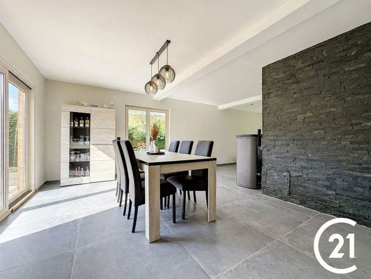 Detached house with a terrace, garden, and garage
