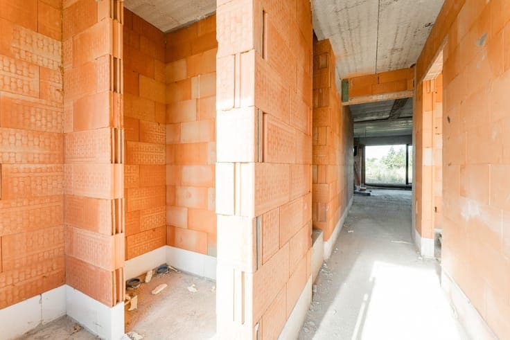 Ruime half open SEMI CASCO gezinswoning op een mooi perceel
