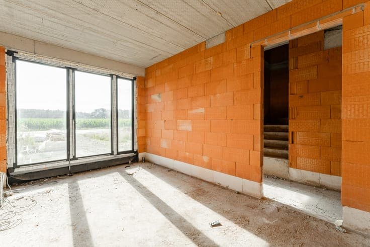 Ruime half open SEMI CASCO gezinswoning op een mooi perceel