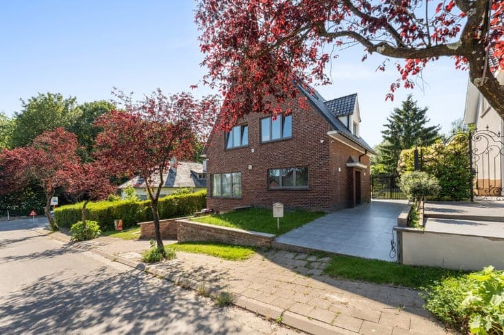 Energy Efficiently Renovated Villa, 5 Bedrooms in Dilbeek