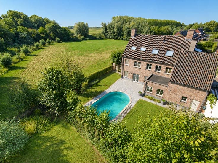 Spacious 4-bedroom home with pool for sale in Temse