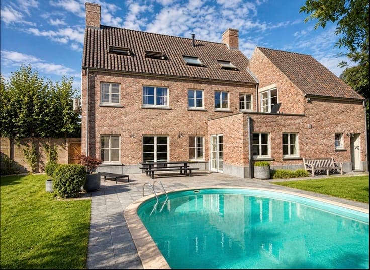 Spacious 4-bedroom home with pool for sale in Temse