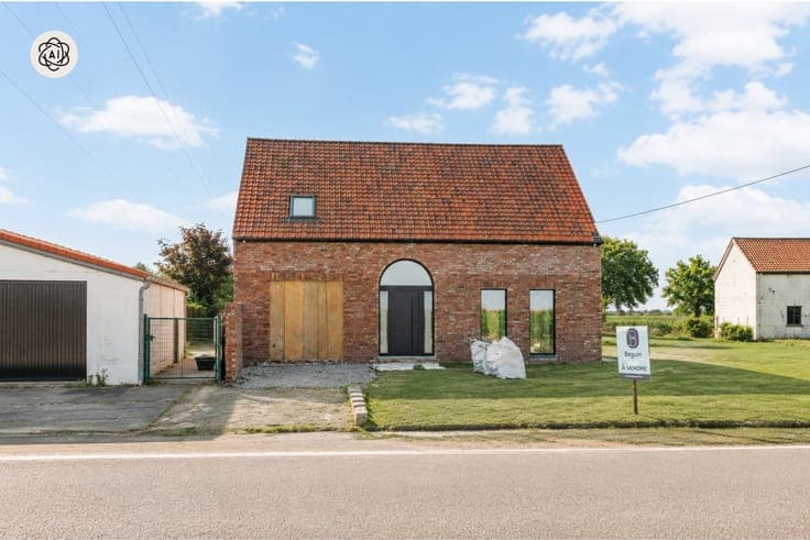 A house (shell) with 3 bedrooms, in a beautiful setting!