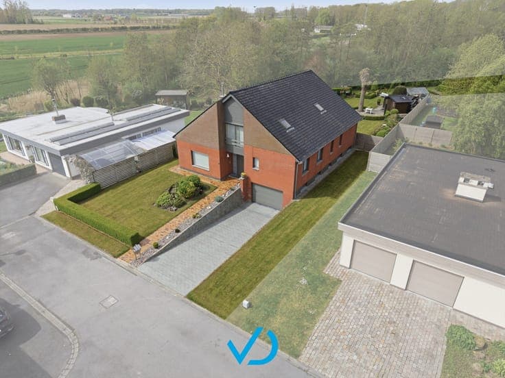 Instapklare gezinswoning met 5 slaapkamers op 1.269 m² in...