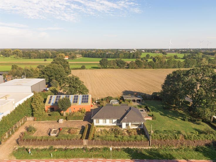 Renovated villa with permitted warehouse & views over meadow