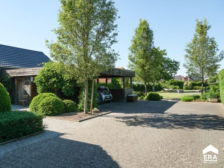 Semi-detached home with annex and garden
