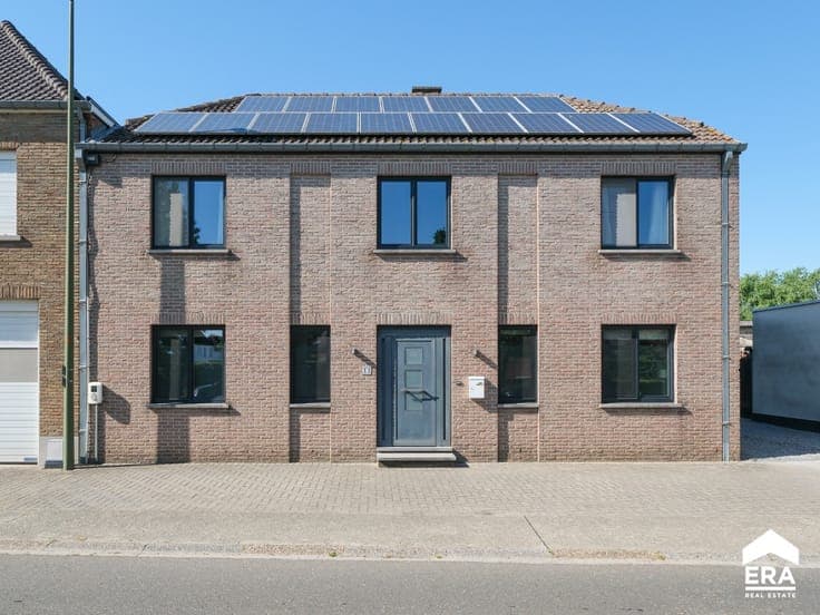 Semi-detached home with annex and garden