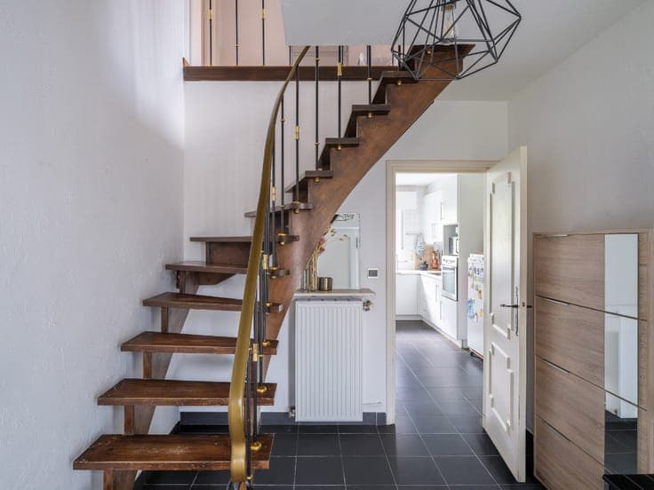 Vrijstaande woning (bew. opp 179m2) met 4 slaapkamers op ...