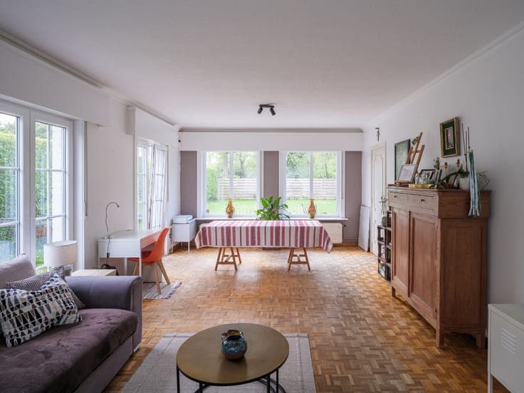 Vrijstaande woning (bew. opp 179m2) met 4 slaapkamers op ...