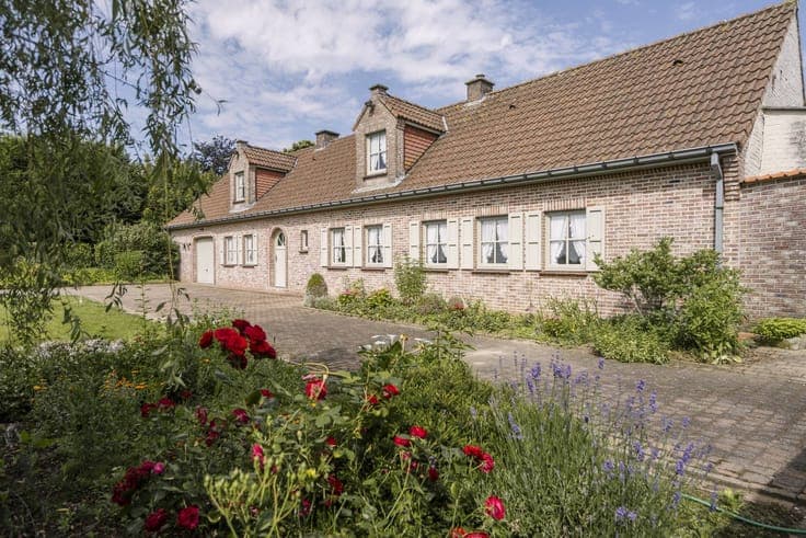 Farmhouse for sale in an excellent location in Kerkhove (Ave