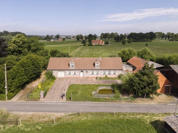 Farmhouse for sale in an excellent location in Kerkhove (Ave
