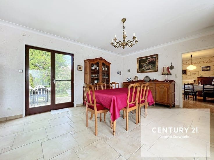 Charming single-story detached villa in a quiet neighborhood