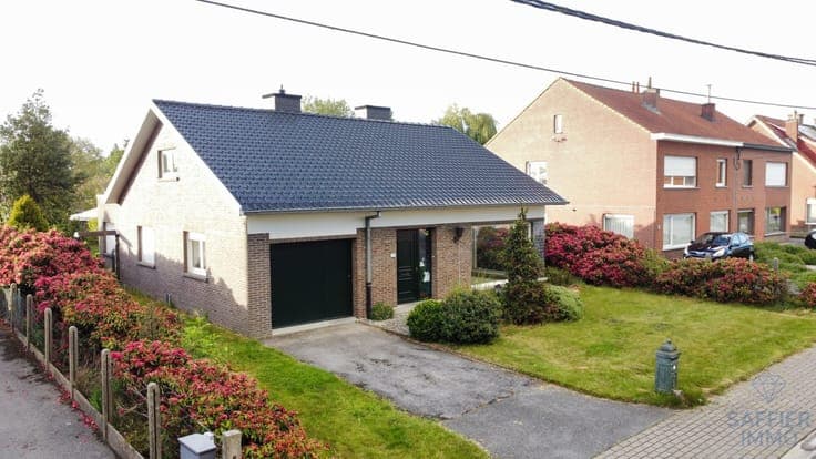 Charmante alleenstaande woning met prachtige tuin op rust...