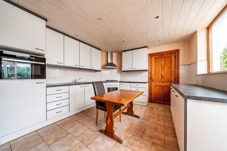 Semi-detached house, 2 bedrooms (poss of 4), garden & garage