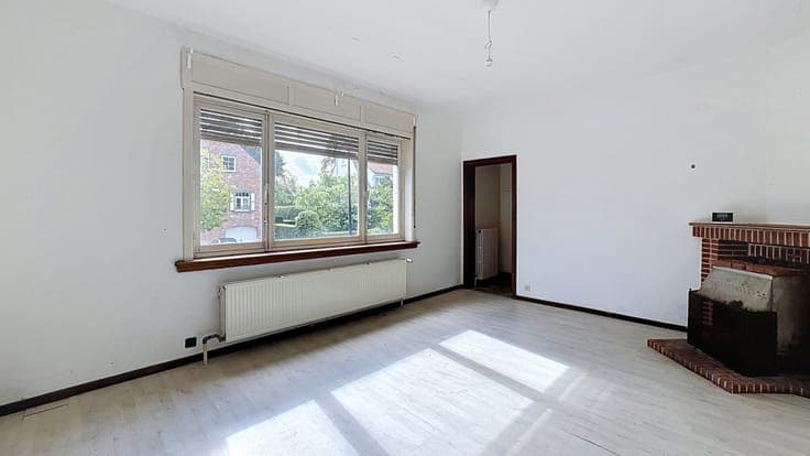 Villa to Renovate – 2 Bedrooms – Garage – Attic to Convert