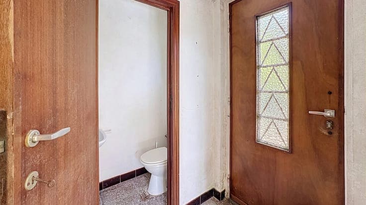 Villa to Renovate – 2 Bedrooms – Garage – Attic to Convert