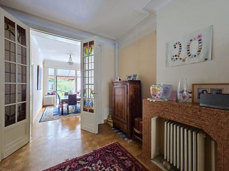 6-bedroom mansion with garden