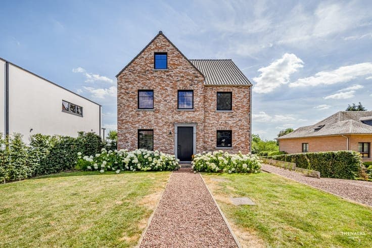 Exclusieve en bijzonder energiezuinige woning met 332 m² ...